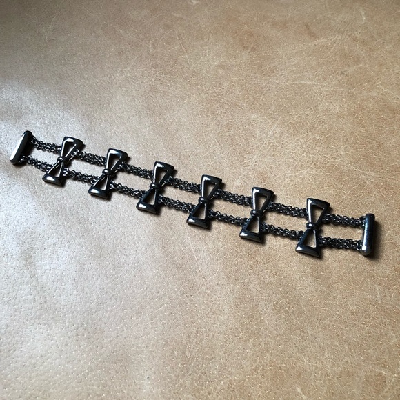 Nine West magnetic bow bracelet - Picture 2 of 4